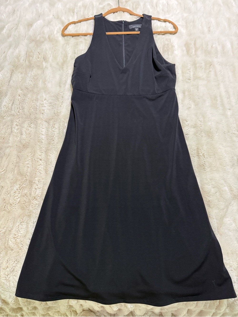 NWOT Karen Kane Black Sleeveless V-Neck Midi Dress Size Medium